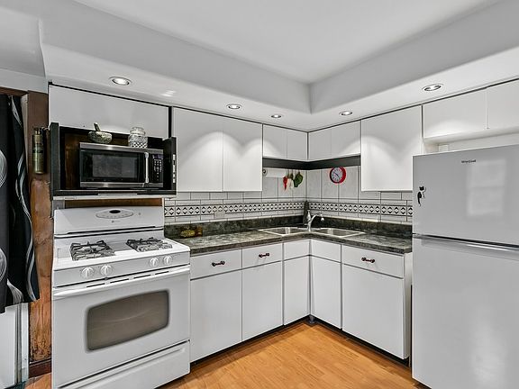3rd image of 21139 Olympian Way