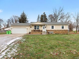 6561 Bennett Lake Rd, Fenton, MI 48430