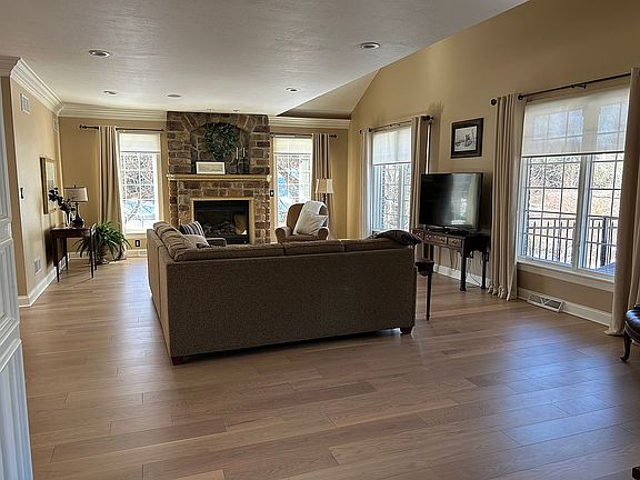 5th image of 104 Indian Meadow Dr