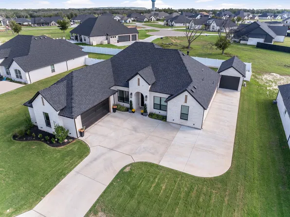 2156 Middlewood Cir, Granbury, TX 76049