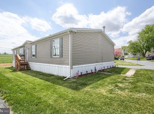 71 Lobin Rd, East Earl, PA 17519