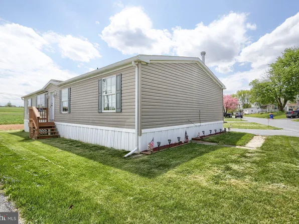 71 Lobin Rd, East Earl, PA 17519