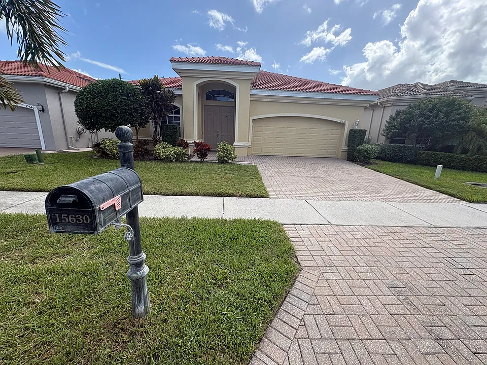15630 Laguna Hills Dr