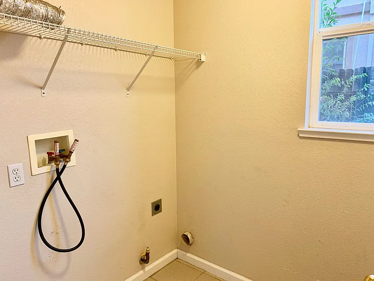 3237 Hudson Dr — Photo 13