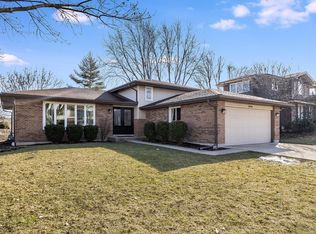 6855 Camden Rd, Downers Grove, IL 60516