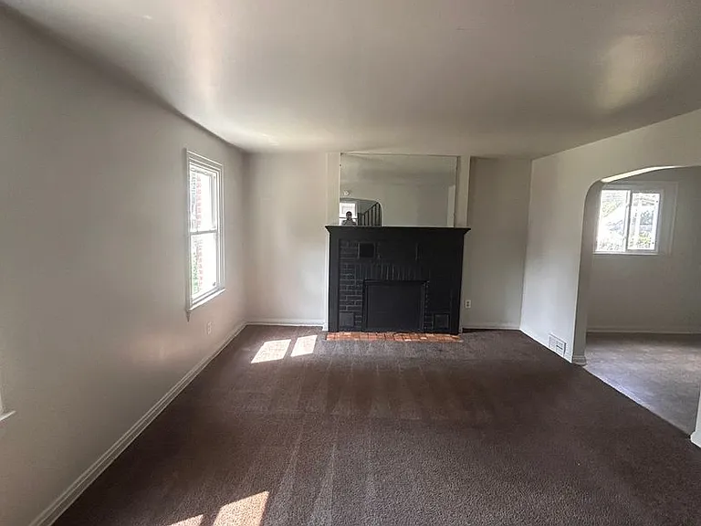4319 S Park Dr — Photo 2