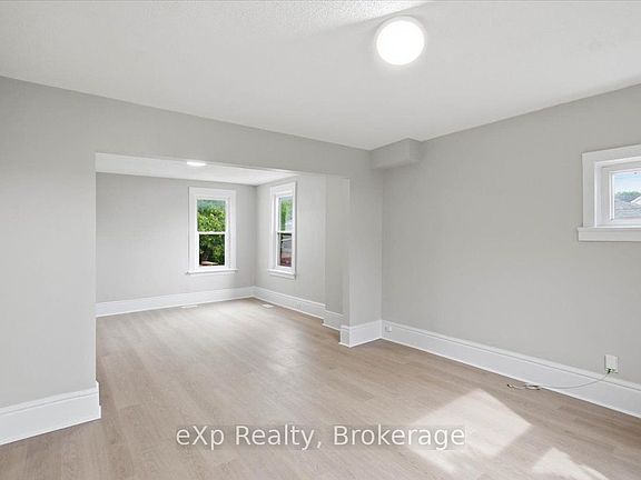 5th image of 132 Macdonald Ave