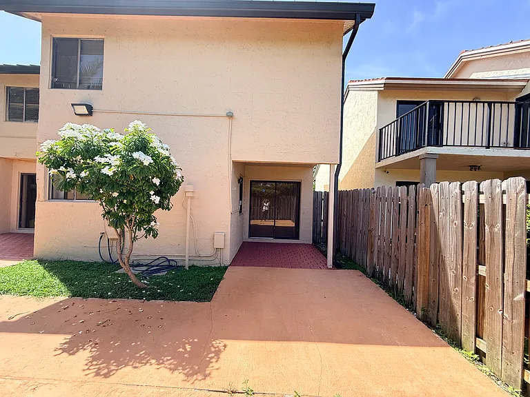 9645 SW 148th Pl — Photo 16