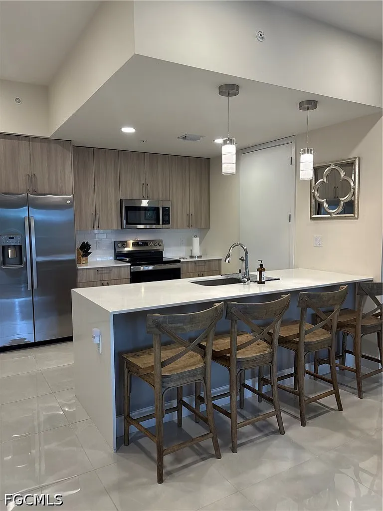 2 bed, 2.0 bath, 1063 sqft, $2,300 — Photo 2