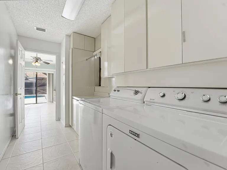 9284 Laurel Green Dr — Photo 30
