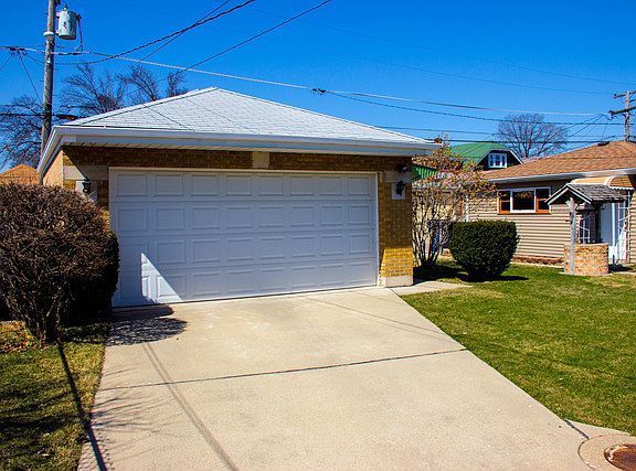4th image of 3818 S 60th Ct