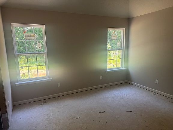 3rd image of 465 Magnolia St