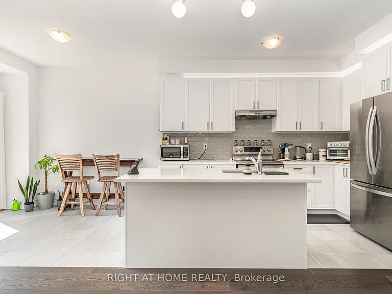 27 Lisa St — Photo 17