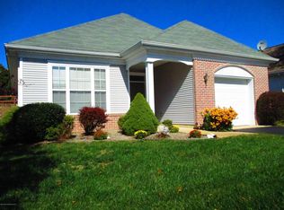19 Greenways Ln, Lakewood, NJ