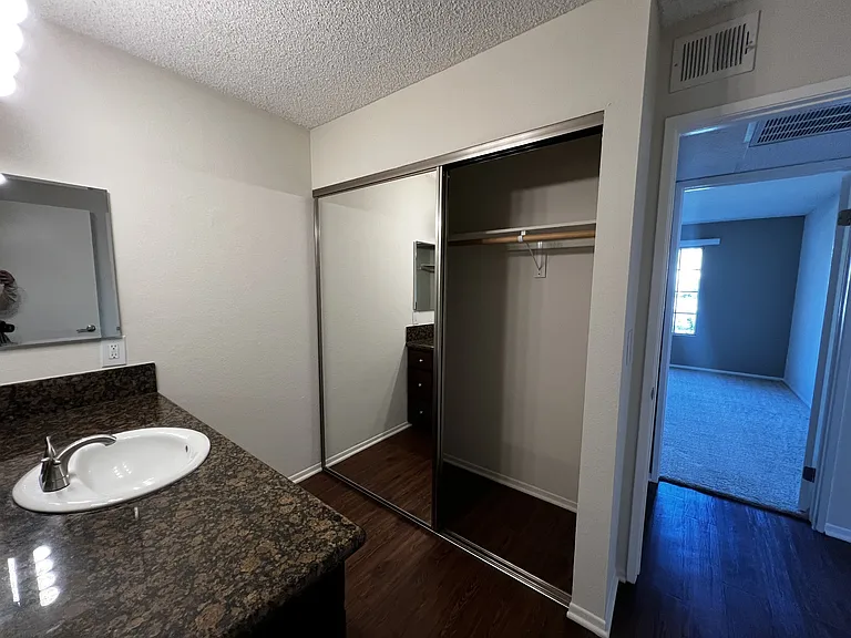 Versailles on the Lake Apartments — Photo 103