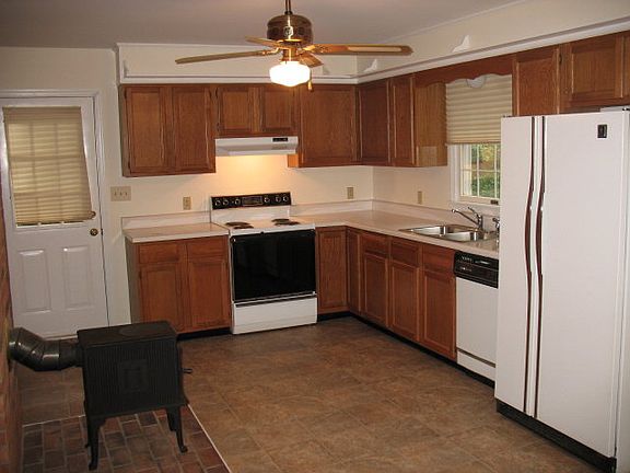 5th image of 32 Lawler Ln