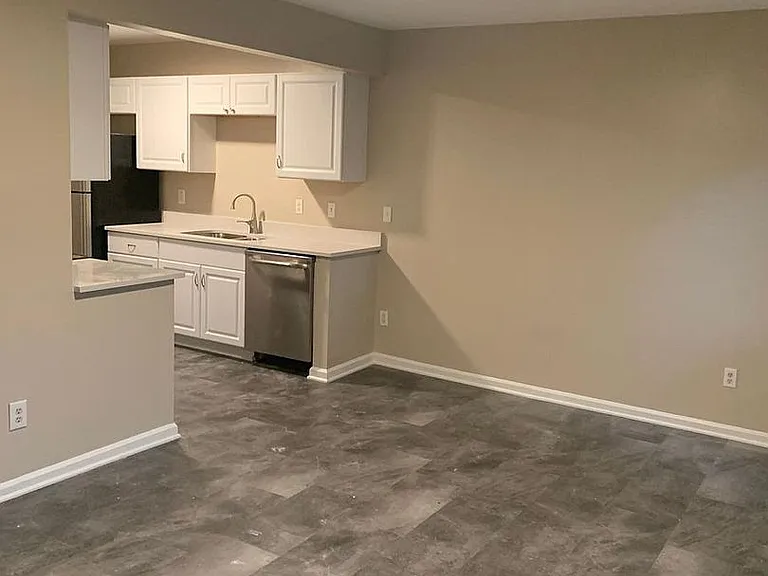 909 Bragg St #102 — Photo 6