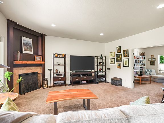 3rd image of 2847 Hidden Meadow Dr