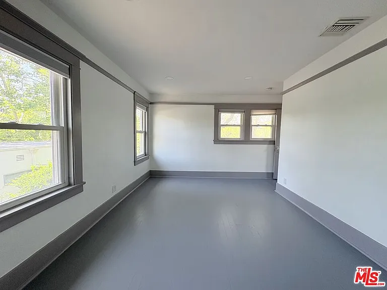 613 N Lucerne Blvd — Photo 18