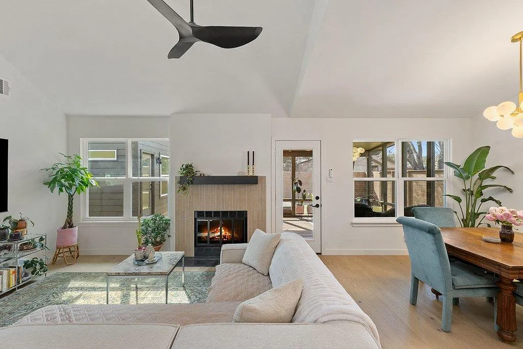 3 bed, 2.0 bath, 1711 sqft, $5,000 — Photo 2