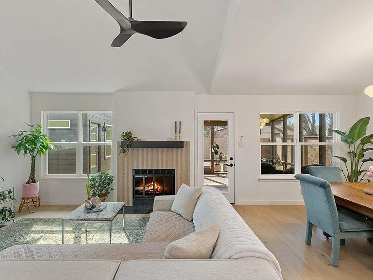 8202 Cache Dr — Photo 2