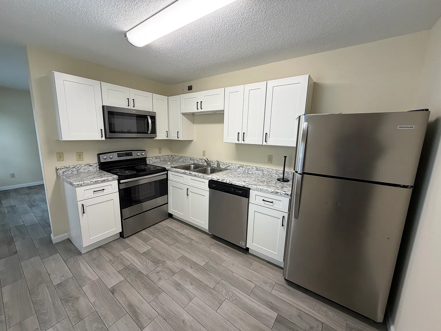 2 bed, 803 sqft, $1,200 — Photo 2