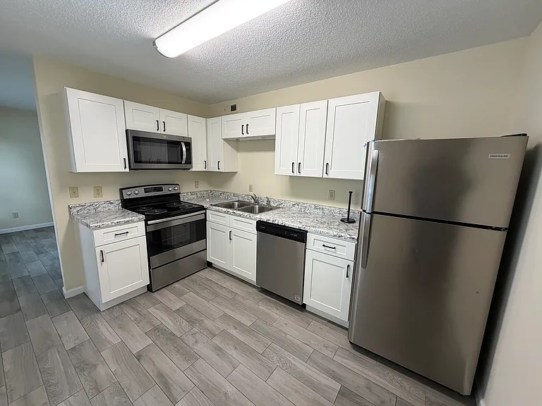 120 Stone Tree Dr #120 — Photo 2