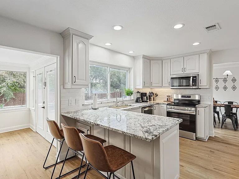 6872 Greenleaf Dr — Photo 18
