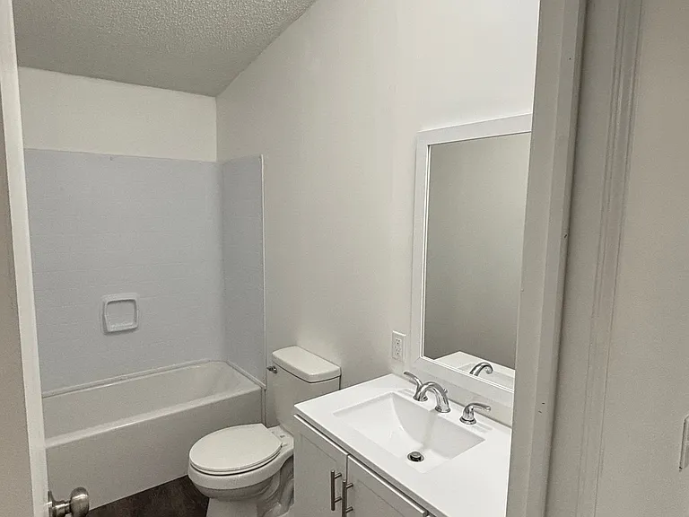 9361 State Route 100 SE — Photo 9