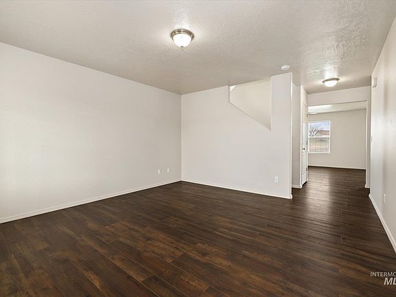 4th image of 980 E Yaquina Bay Dr