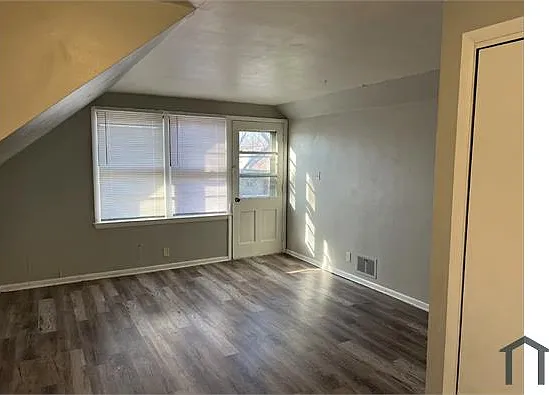 2 bed, $1,050 — Photo 3