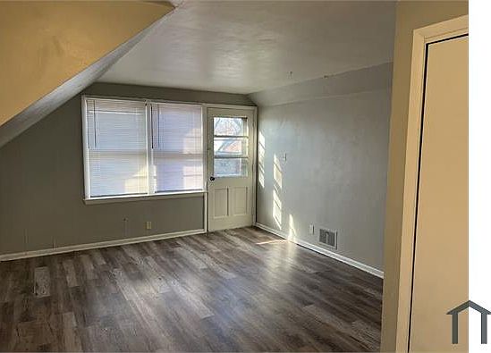 3rd image of 4566A N 28th St