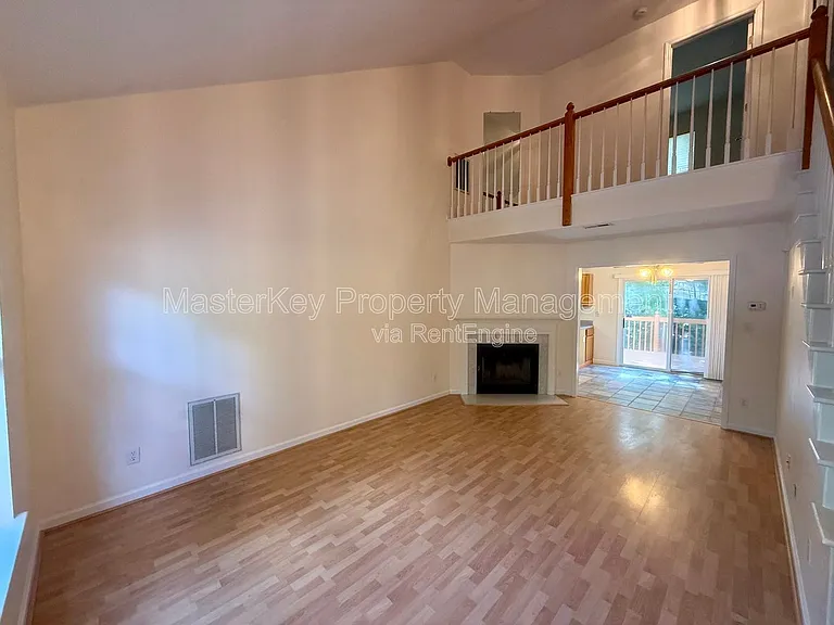 327 Saint Thomas Dr — Photo 7