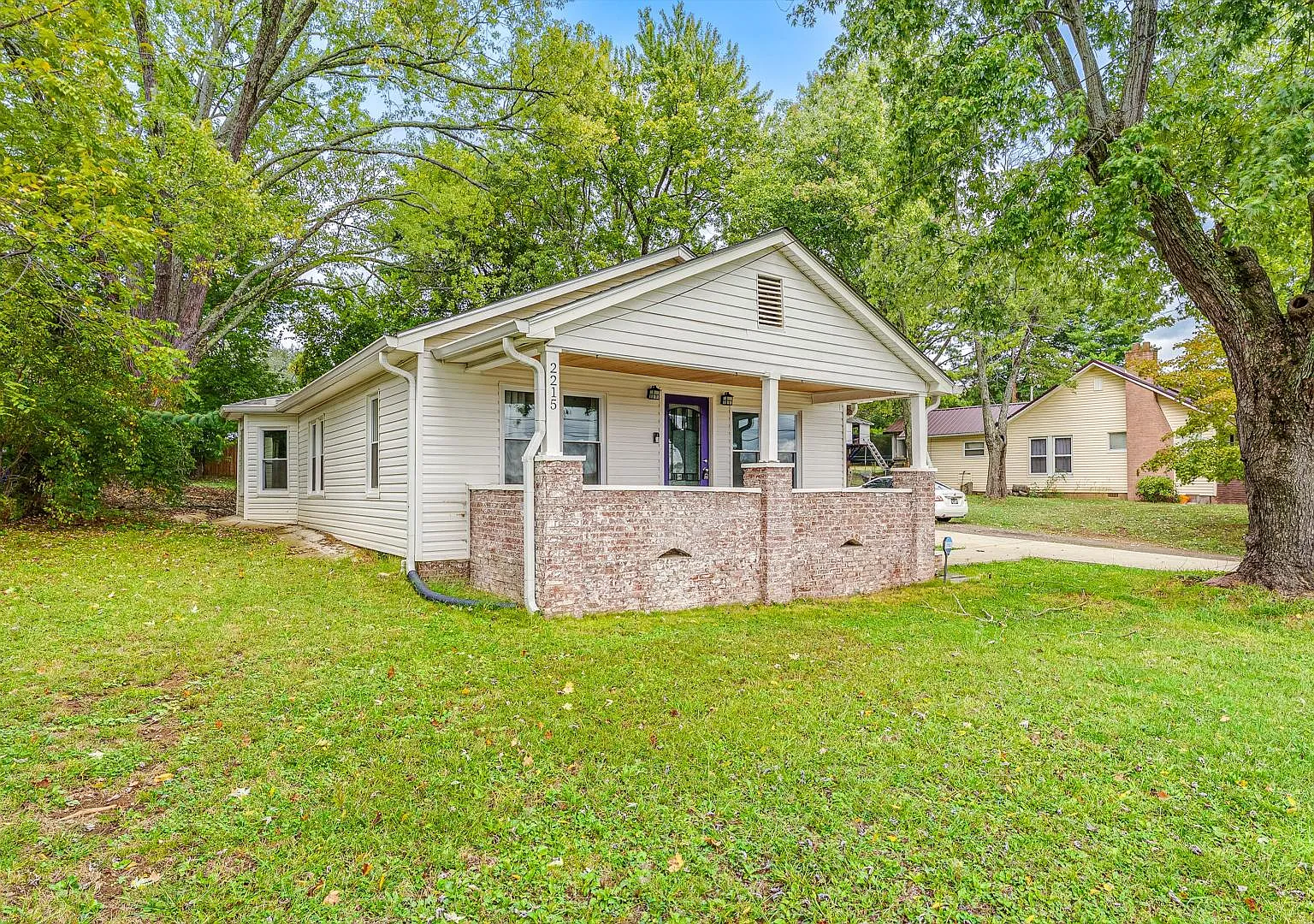 2215 Morningside Dr — Photo 1