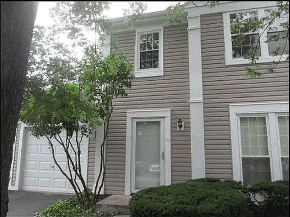 1305 Northampton Ln, Roselle, IL 60172