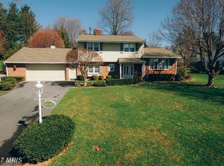345 Briar Ln, Chambersburg, PA