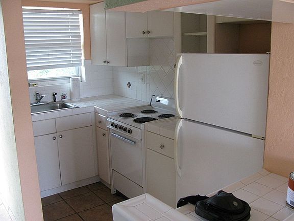 2nd image of 2225 NE 123rd St APT 106