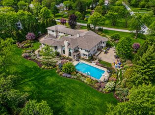1877 Banbury Rd, Inverness, IL 60067
