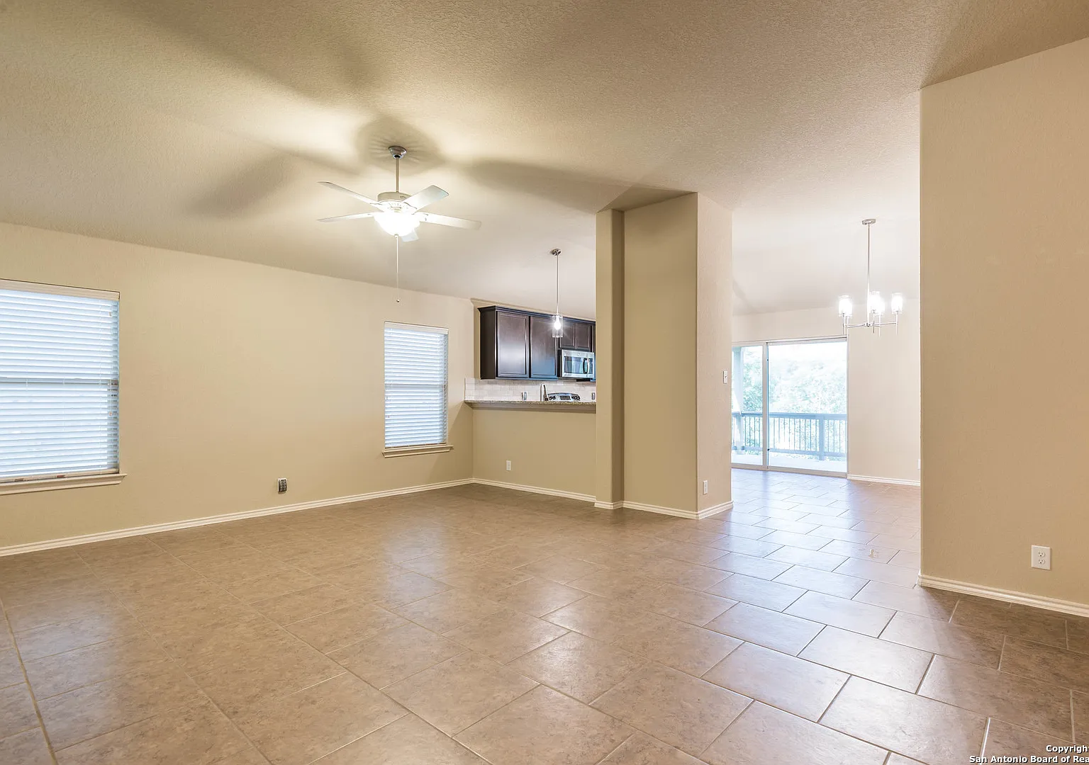 3 bed, 1652 sqft, $2,295 — Photo 4