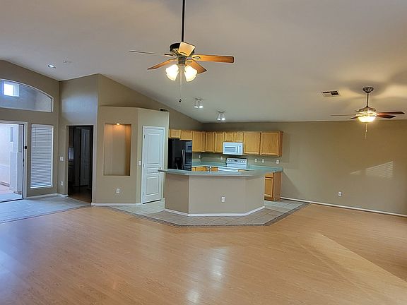 5th image of 8413 W Paradise Dr