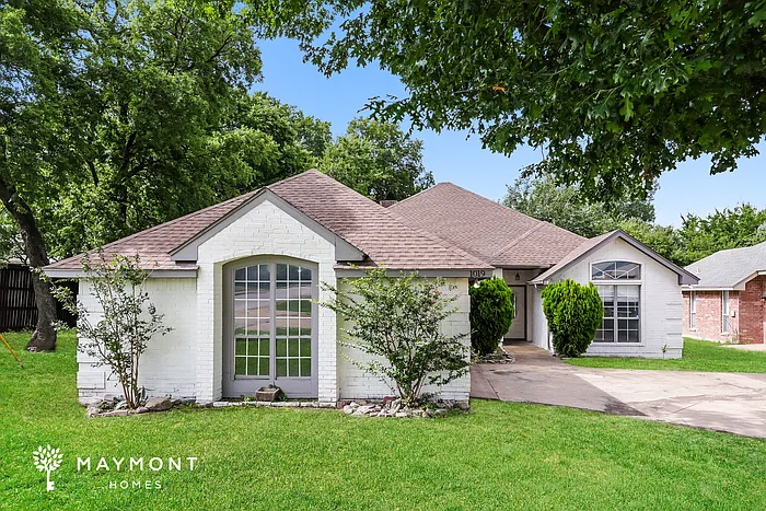1019 Bluffview Dr — Photo 1