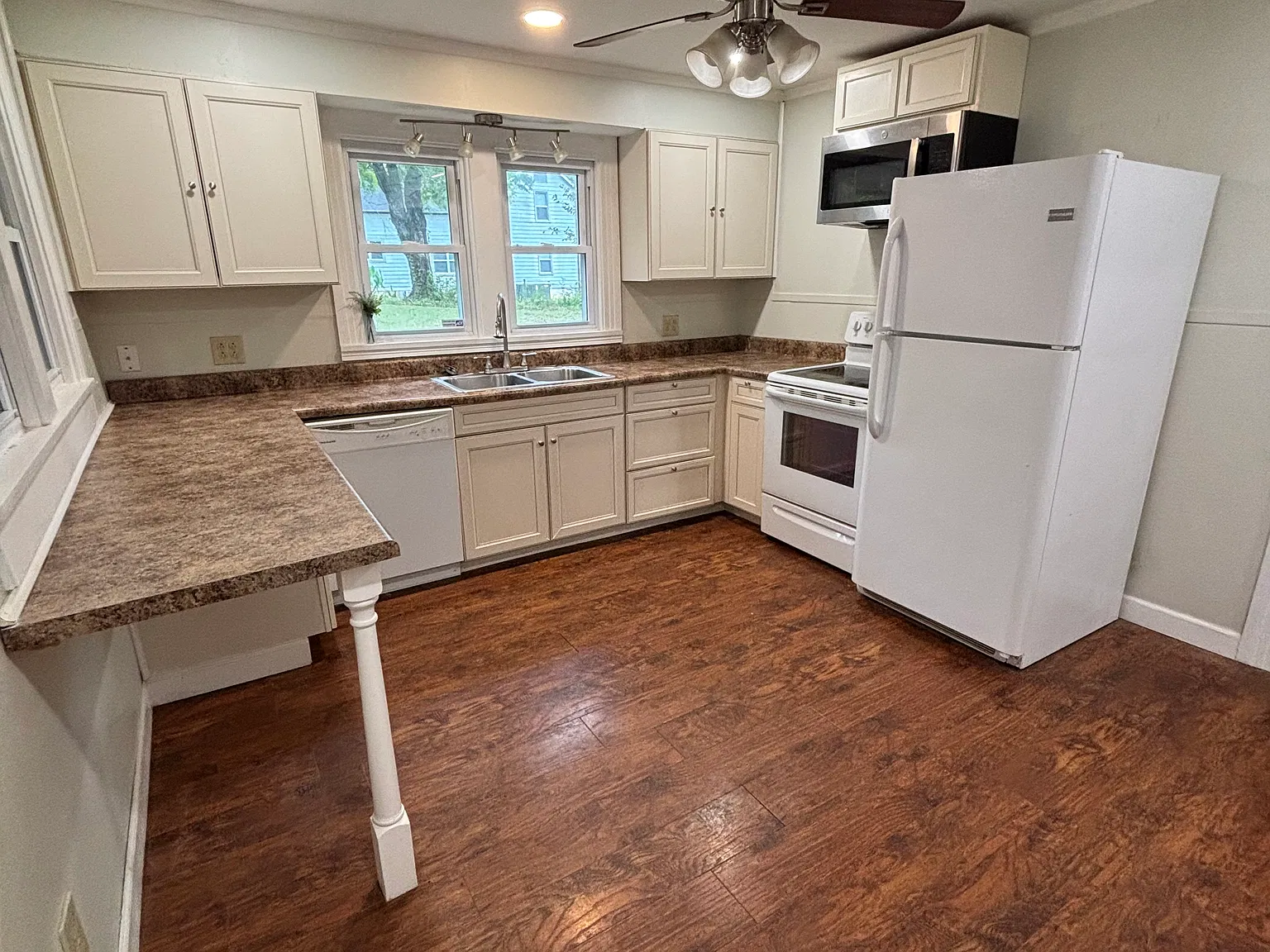 2 bed, 1000 sqft, $1,400 — Photo 4
