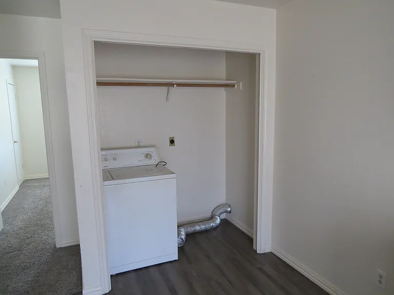 1602 Benttree Dr #D — Photo 6
