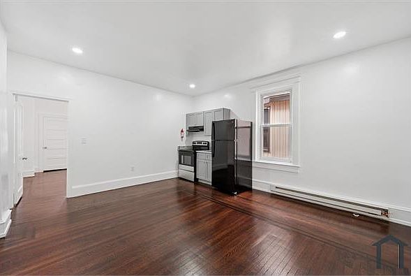 1st image of 4928 Walnut St Floor 2