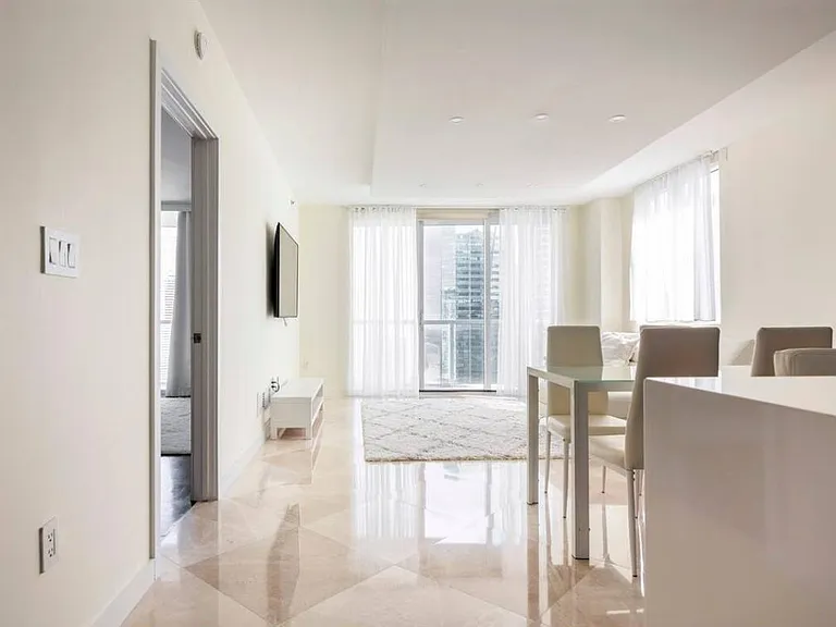 55 SE 6th St #4007 — Photo 11