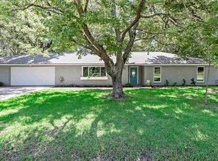 5749 Mockingbird Ln, Groves, TX 77619