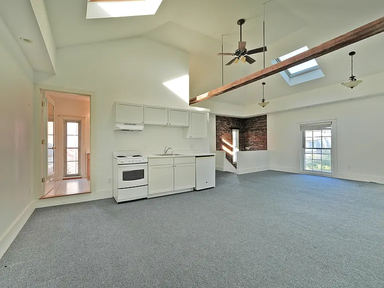 11 Lincoln St — Photo 23