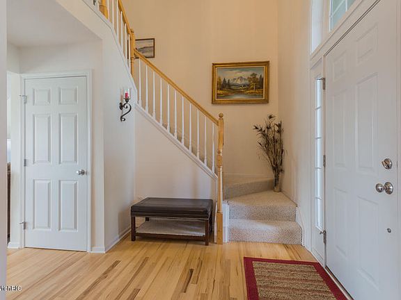 5th image of 7329 Misty View Ct SE