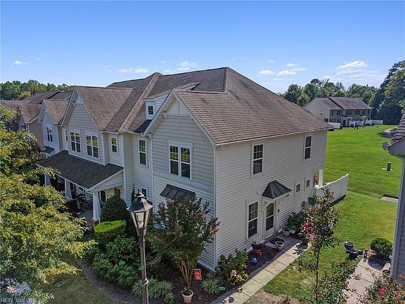 3rd image of 3221 Kenton Ct
