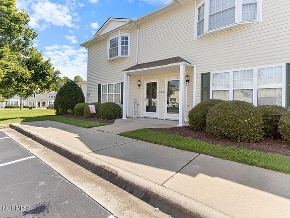 4th image of 2340 Vineyard Drive #M1